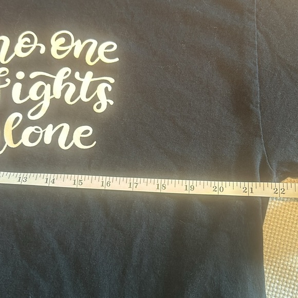 No One Fights Alone - Breast Cancer awareness Tee shirt - XL - Picture 5 of 7